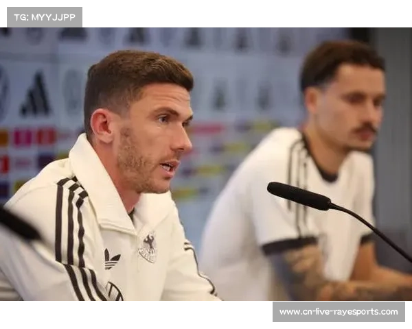 曼联战平佛罗伦萨 戈森斯自摆乌龙引发关注 曼联战平佛罗伦萨 戈森斯自摆乌龙引发关注